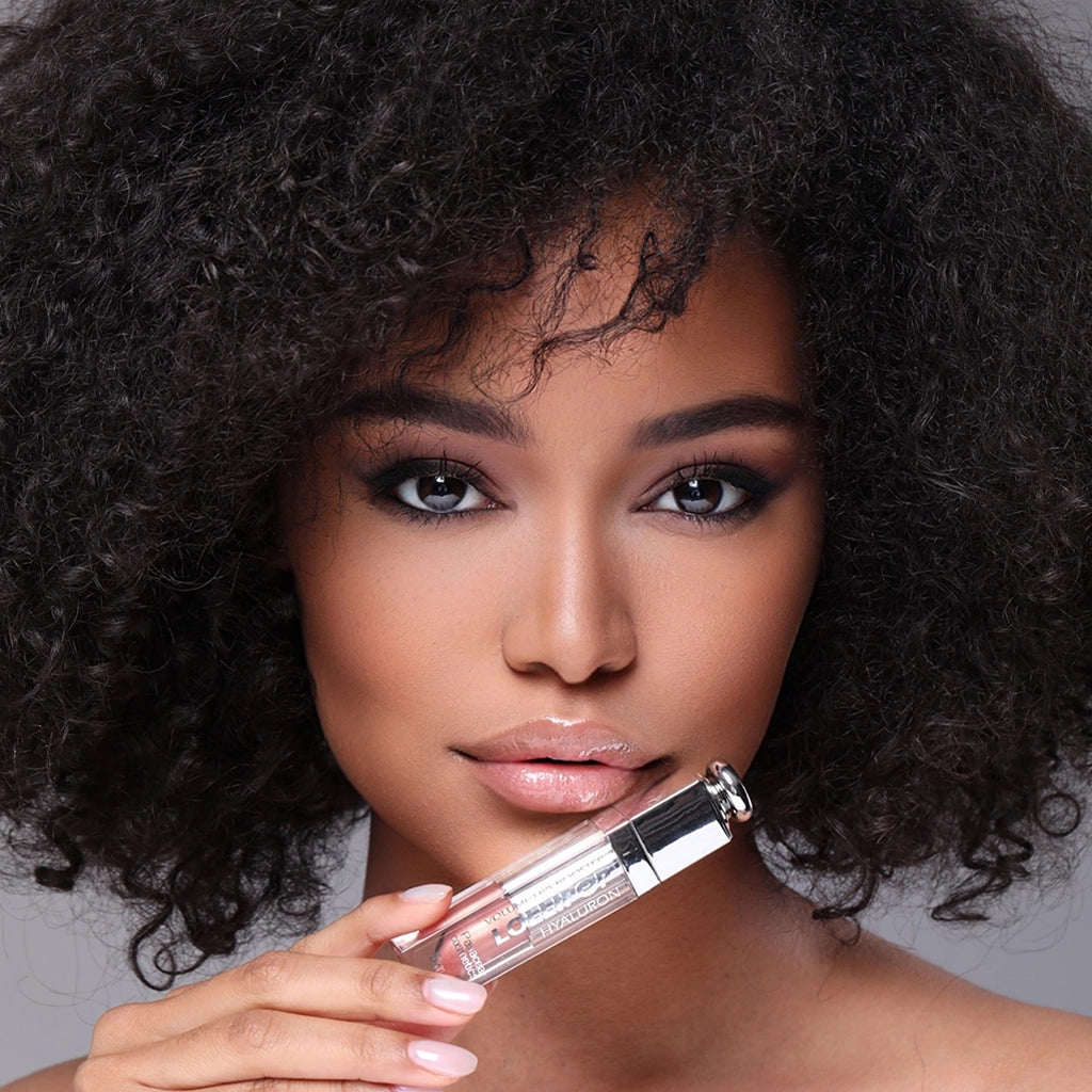Модел с натурален грим и течно матово червило от Panacea Cosmetics